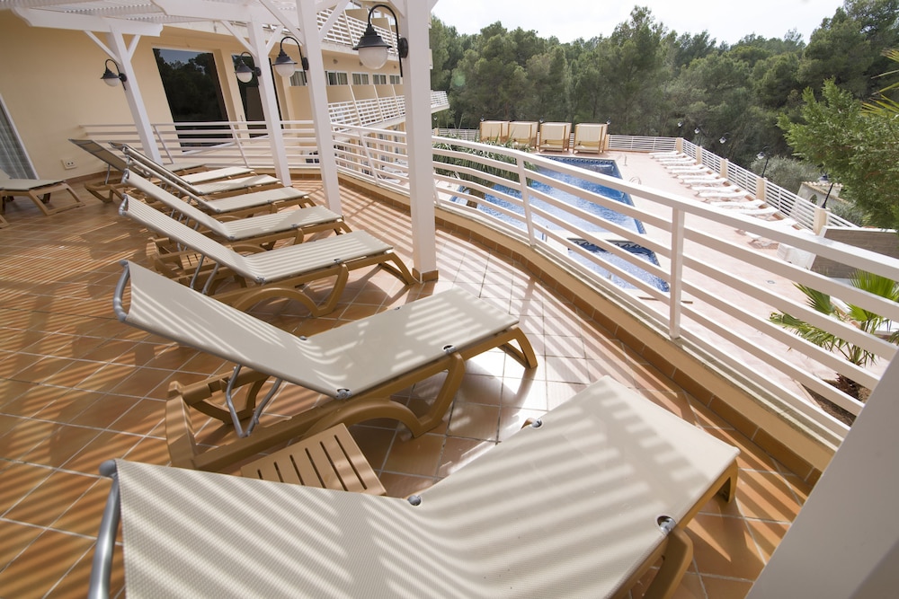 azuLine Hotel Bahamas y Bahamas II — Swimming pool in Cala Blava, Balearic Islands