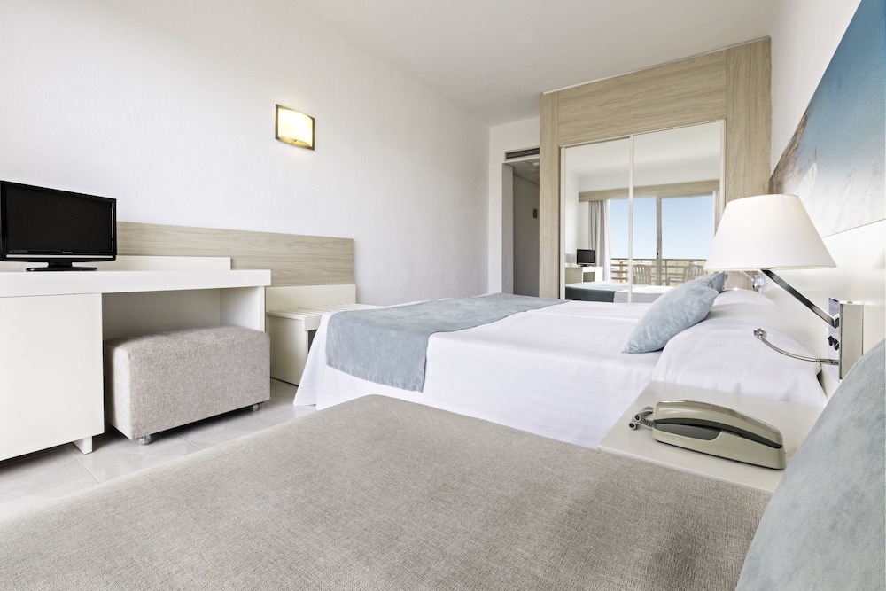 azuLine Hotel Bahamas y Bahamas II — Hotel rooms in Cala Blava, Balearic Islands