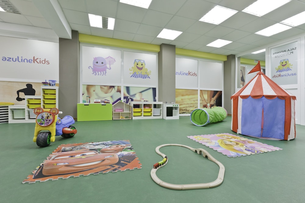 azuLine Hotel Bahamas y Bahamas II — Attractions for children in Cala Blava, Balearic Islands