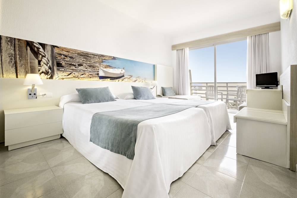 azuLine Hotel Bahamas y Bahamas II — Hotel rooms in Cala Blava, Balearic Islands