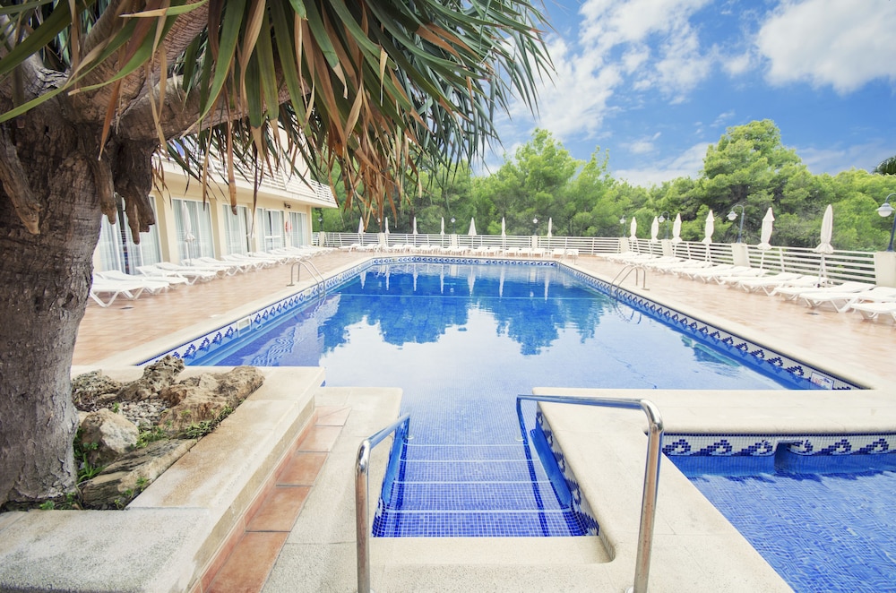 azuLine Hotel Bahamas y Bahamas II — Swimming pool in Cala Blava, Balearic Islands