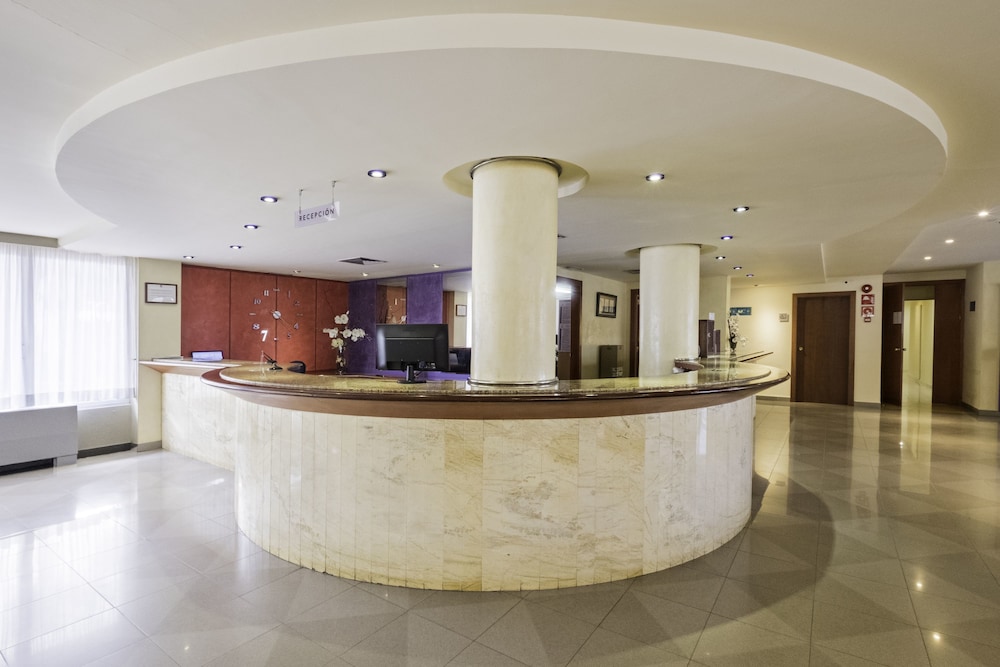 azuLine Hotel Bahamas y Bahamas II — Hotel building in Cala Blava, Balearic Islands