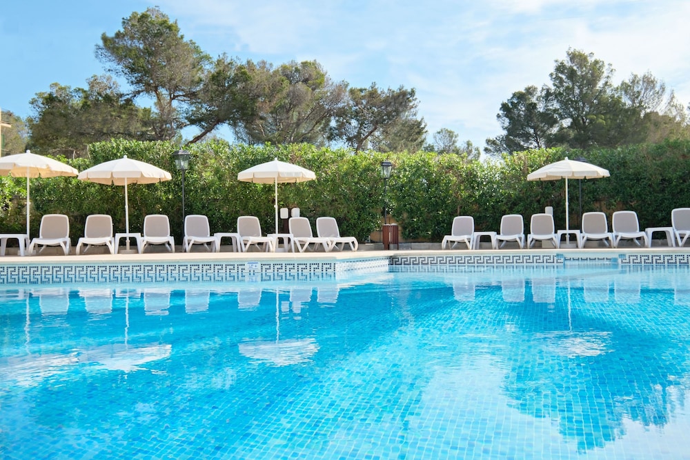 azuLine Hotel Bahamas y Bahamas II — Swimming pool in Cala Blava, Balearic Islands