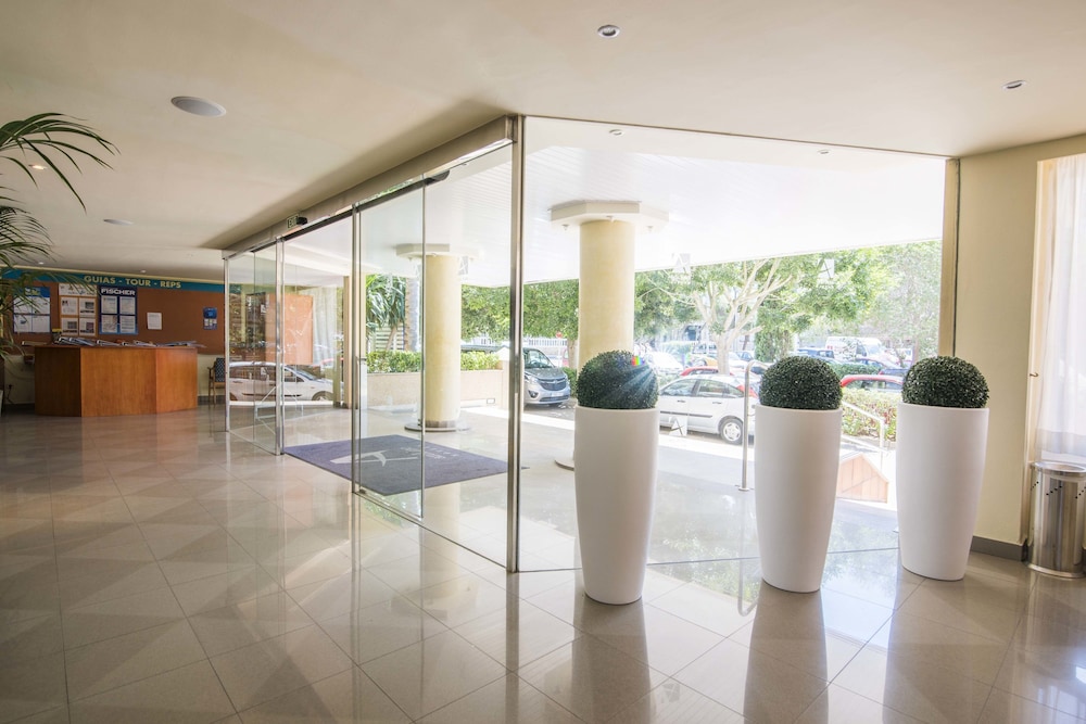 azuLine Hotel Bahamas y Bahamas II — Hotel building in Cala Blava, Balearic Islands