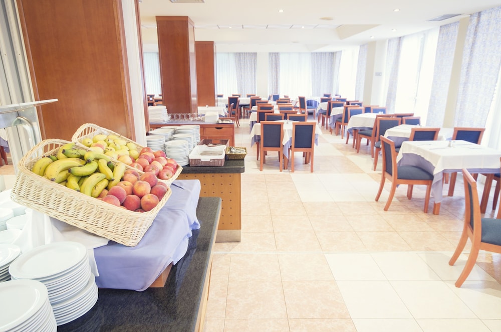 azuLine Hotel Bahamas y Bahamas II — Restaurant & bars in Cala Blava, Balearic Islands