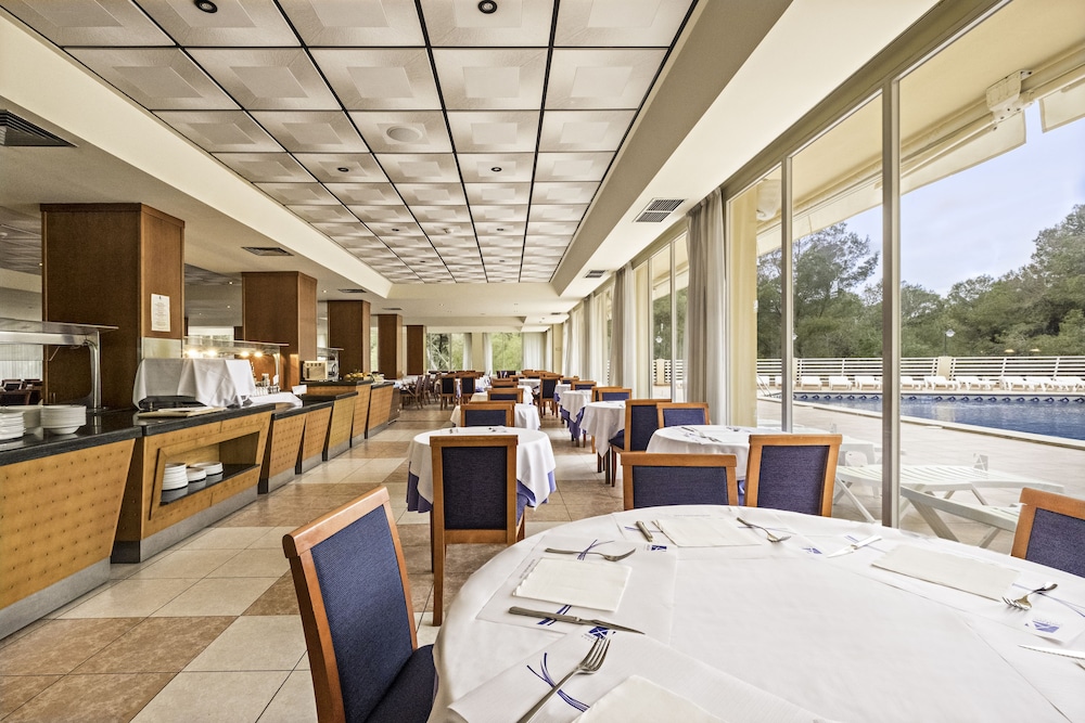 azuLine Hotel Bahamas y Bahamas II — Restaurant & bars in Cala Blava, Balearic Islands