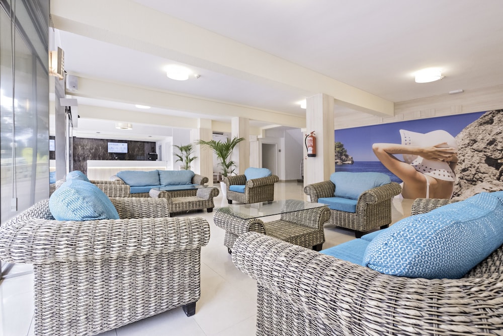 azuLine Hotel Bahamas y Bahamas II — Hotel building in Cala Blava, Balearic Islands