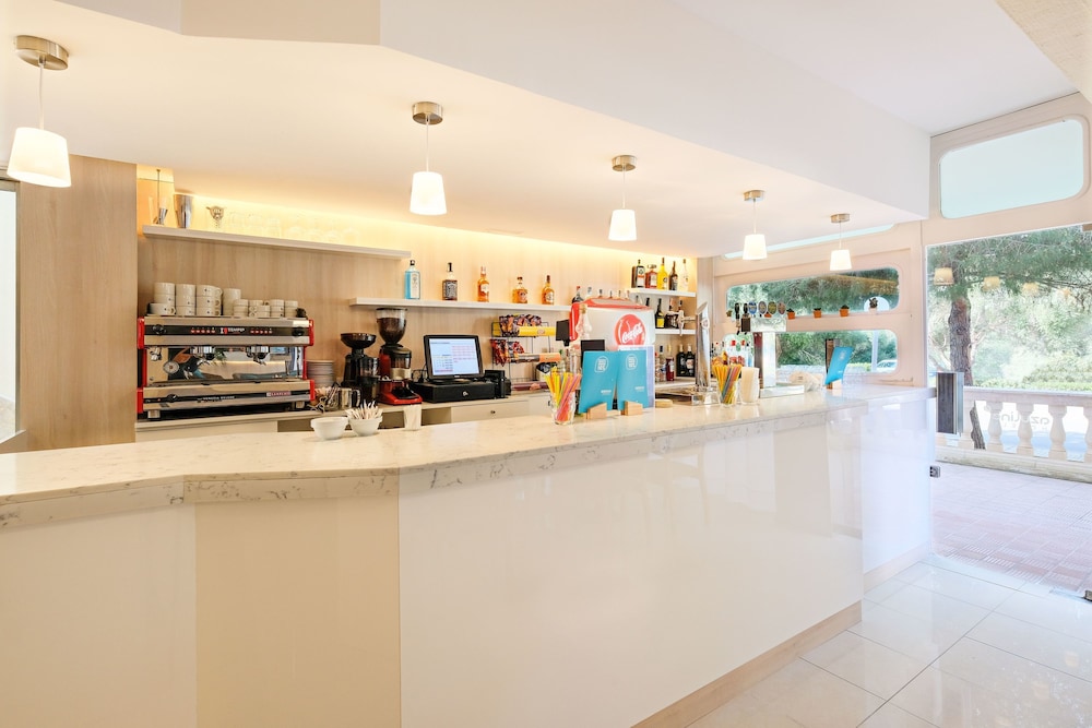 azuLine Hotel Bahamas y Bahamas II — Restaurant & bars in Cala Blava, Balearic Islands