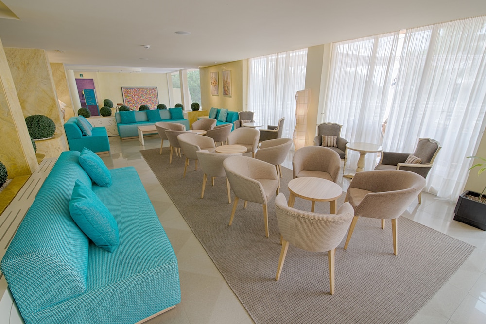 azuLine Hotel Bahamas y Bahamas II — Restaurant & bars in Cala Blava, Balearic Islands