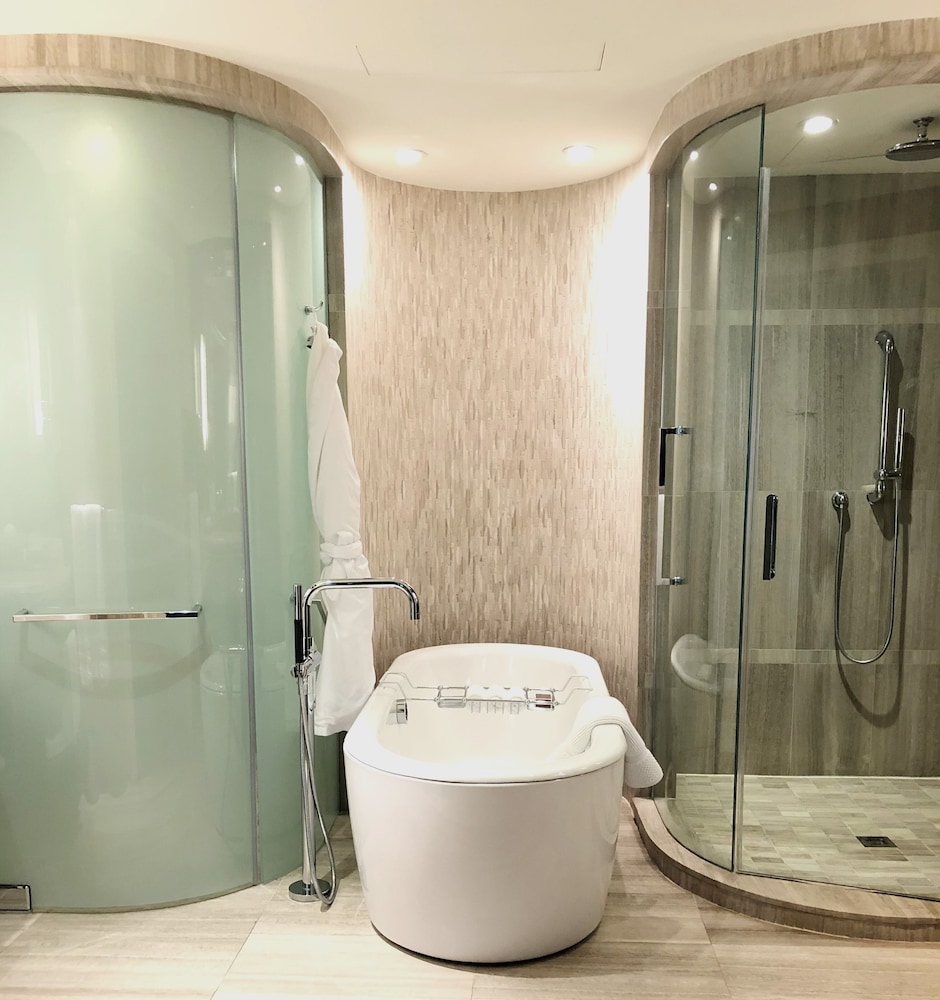 The Ritz-Carlton, Toronto — Hotel rooms in Toronto, Ontario