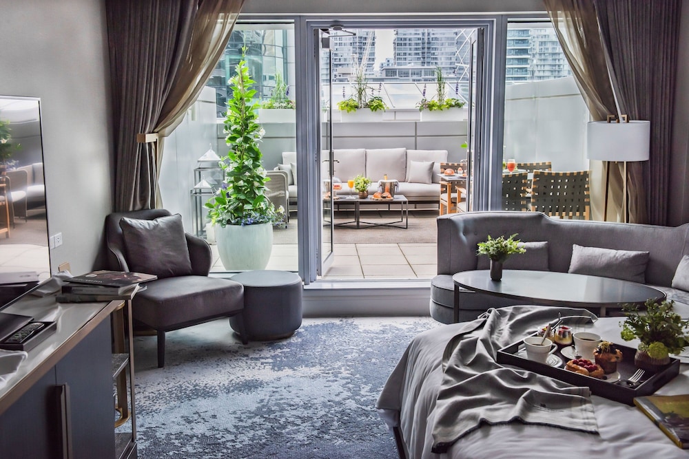 The Ritz-Carlton, Toronto — Hotel rooms in Toronto, Ontario