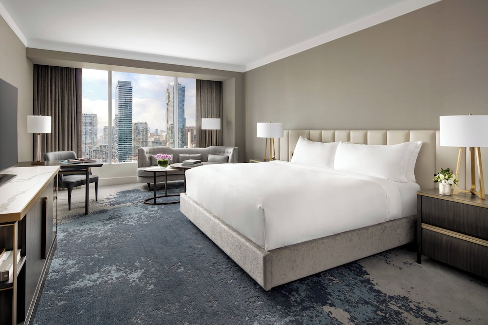 The Ritz-Carlton, Toronto — Hotel rooms in Toronto, Ontario
