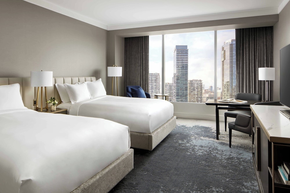 The Ritz-Carlton, Toronto — Hotel rooms in Toronto, Ontario