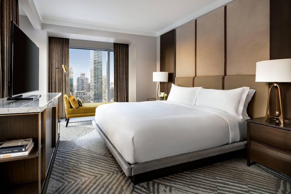The Ritz-Carlton, Toronto — Hotel rooms in Toronto, Ontario