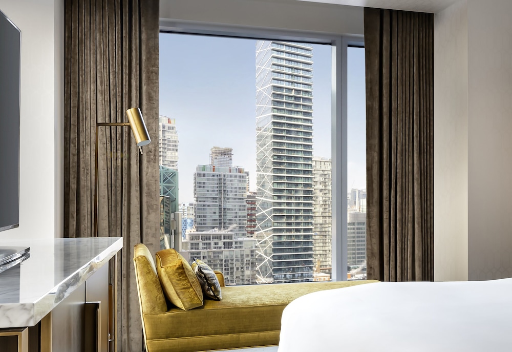 The Ritz-Carlton, Toronto — Hotel rooms in Toronto, Ontario