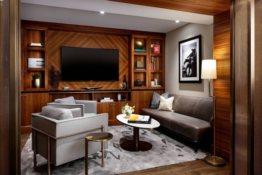 The Ritz-Carlton, Toronto — Hotel rooms in Toronto, Ontario
