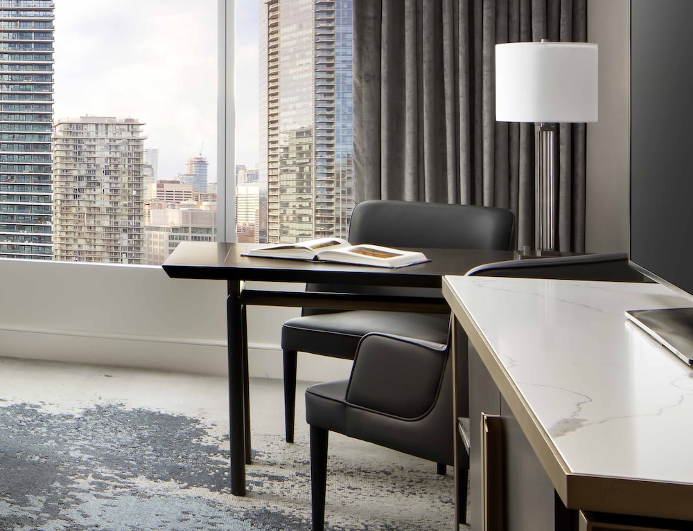 The Ritz-Carlton, Toronto — Hotel rooms in Toronto, Ontario