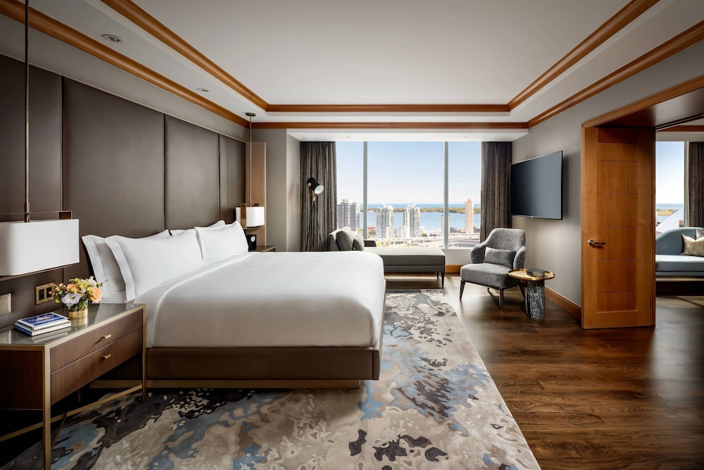 The Ritz-Carlton, Toronto — Hotel rooms in Toronto, Ontario