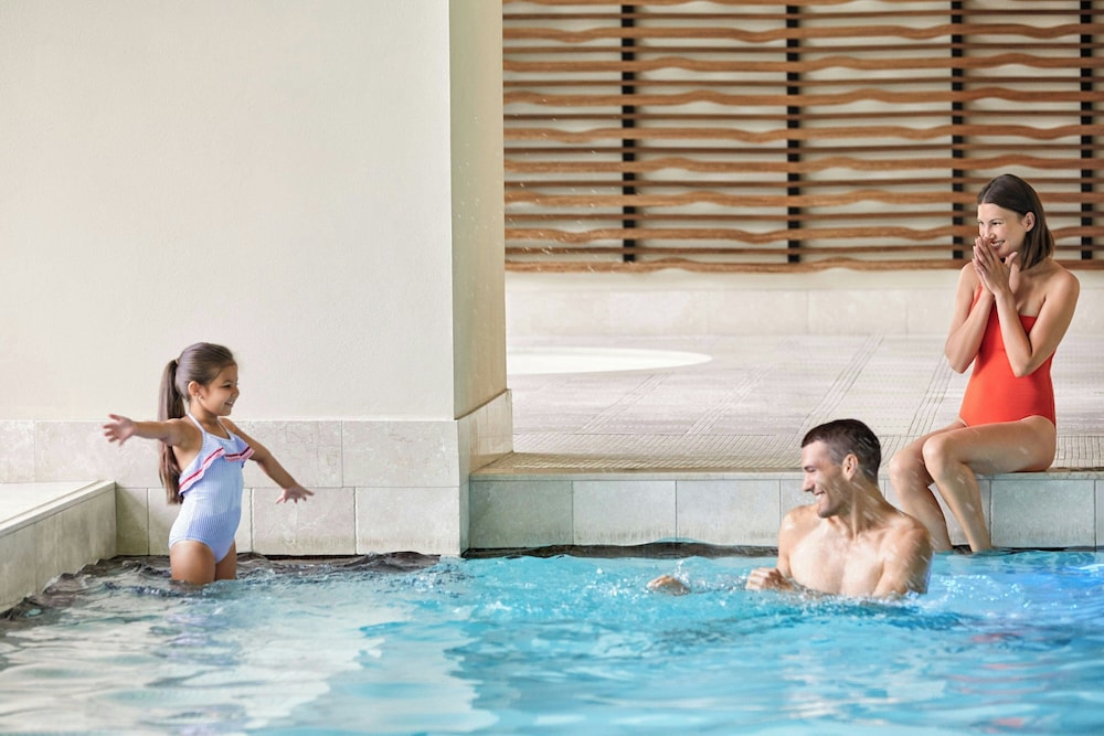 The Ritz-Carlton, Toronto — Swimming pool in Toronto, Ontario