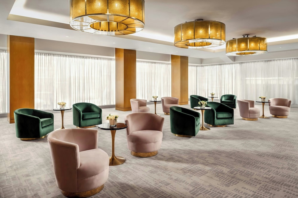 The Ritz-Carlton, Toronto — Restaurant & bars in Toronto, Ontario