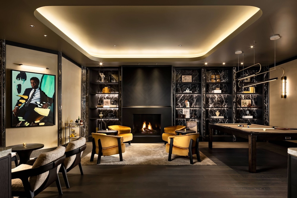 The Ritz-Carlton, Toronto — Restaurant & bars in Toronto, Ontario