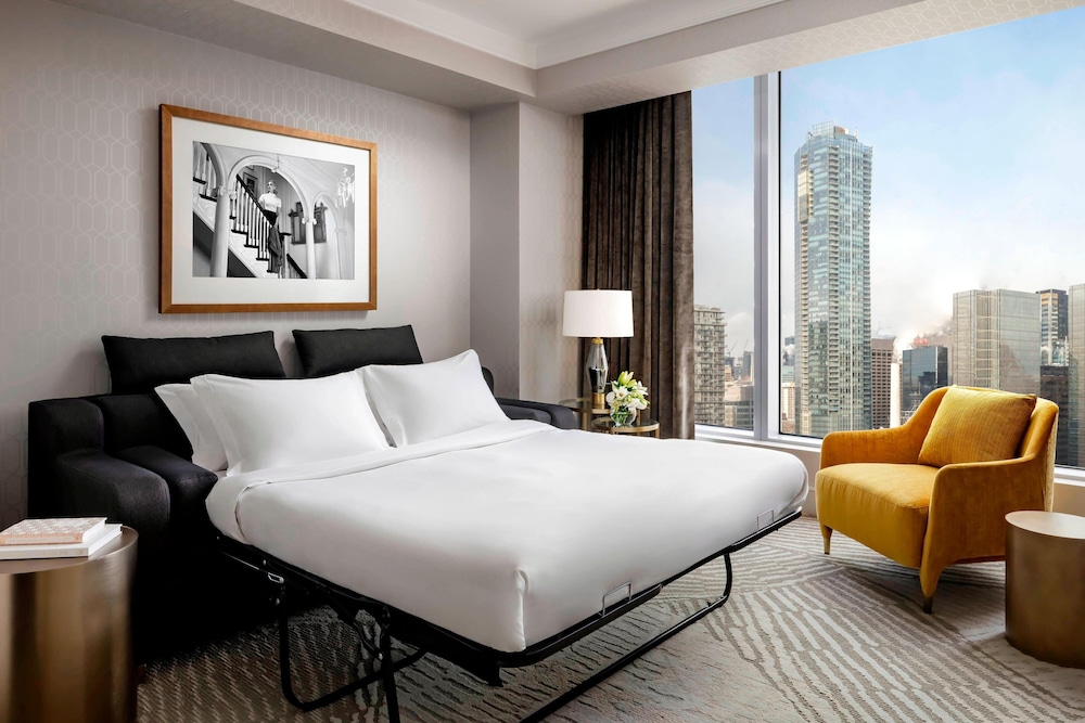 The Ritz-Carlton, Toronto — Hotel rooms in Toronto, Ontario
