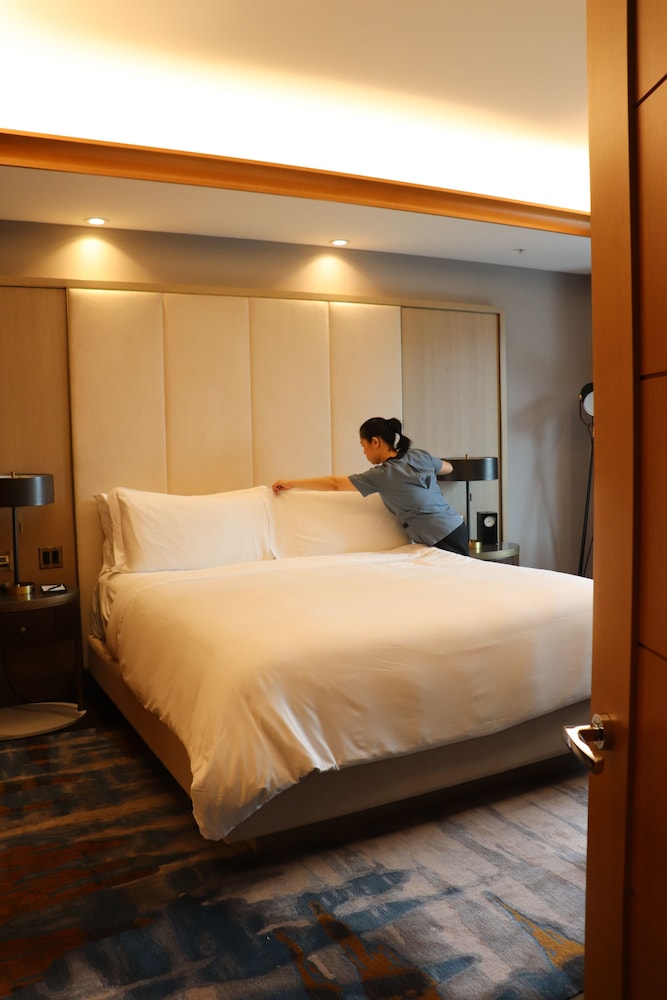 The Ritz-Carlton, Toronto — Hotel rooms in Toronto, Ontario