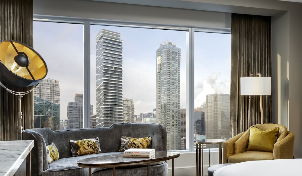 The Ritz-Carlton, Toronto — Hotel rooms in Toronto, Ontario
