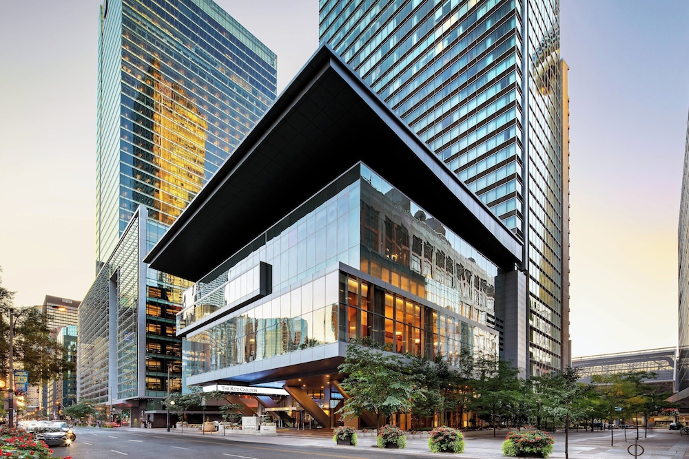 The Ritz-Carlton, Toronto — Hotel building in Toronto, Ontario