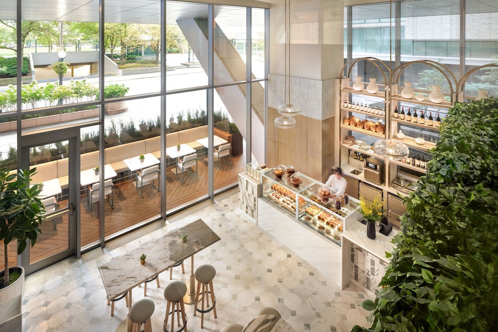 The Ritz-Carlton, Toronto — Restaurant & bars in Toronto, Ontario