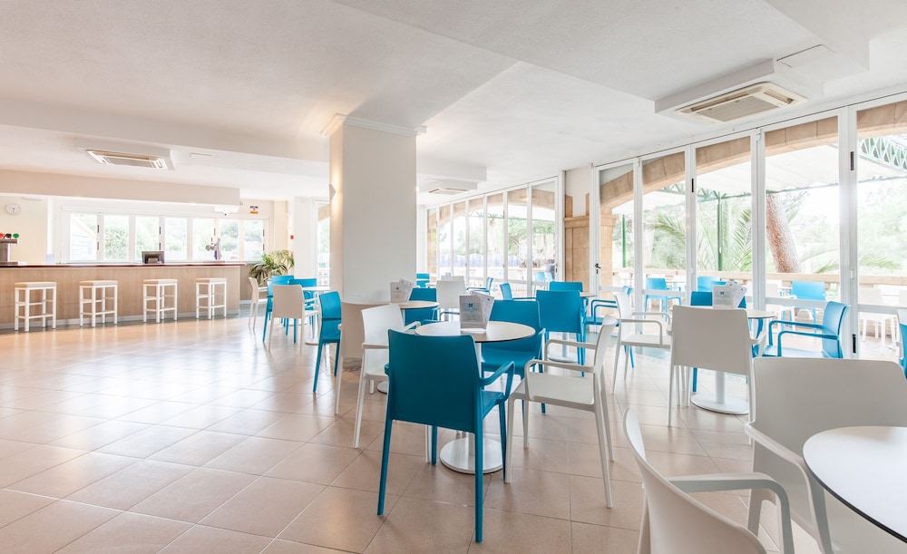 BLUESEA Costa Verde — Restaurant & bars in Cala Blava, Balearic Islands