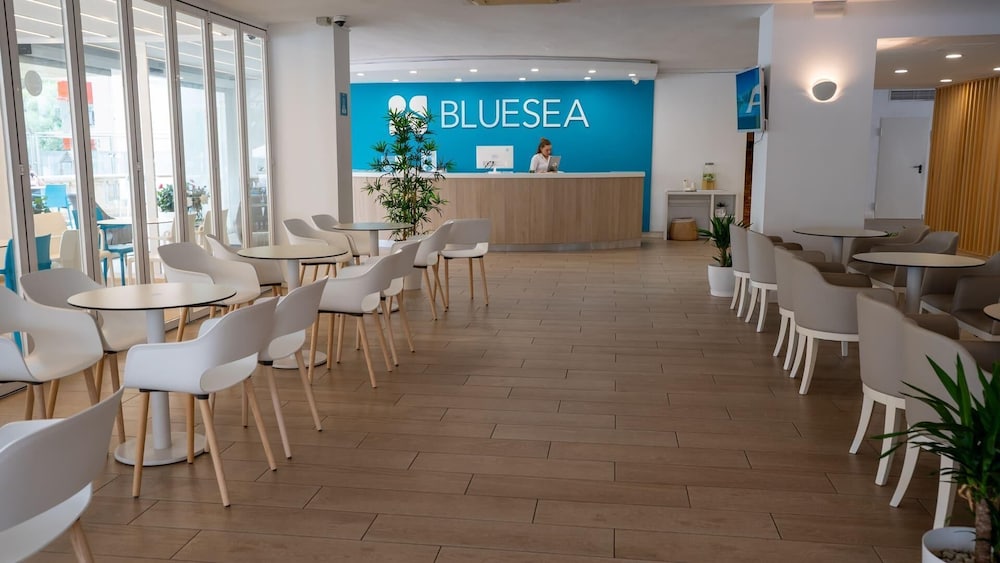 BLUESEA Costa Verde — Restaurant & bars in Cala Blava, Balearic Islands