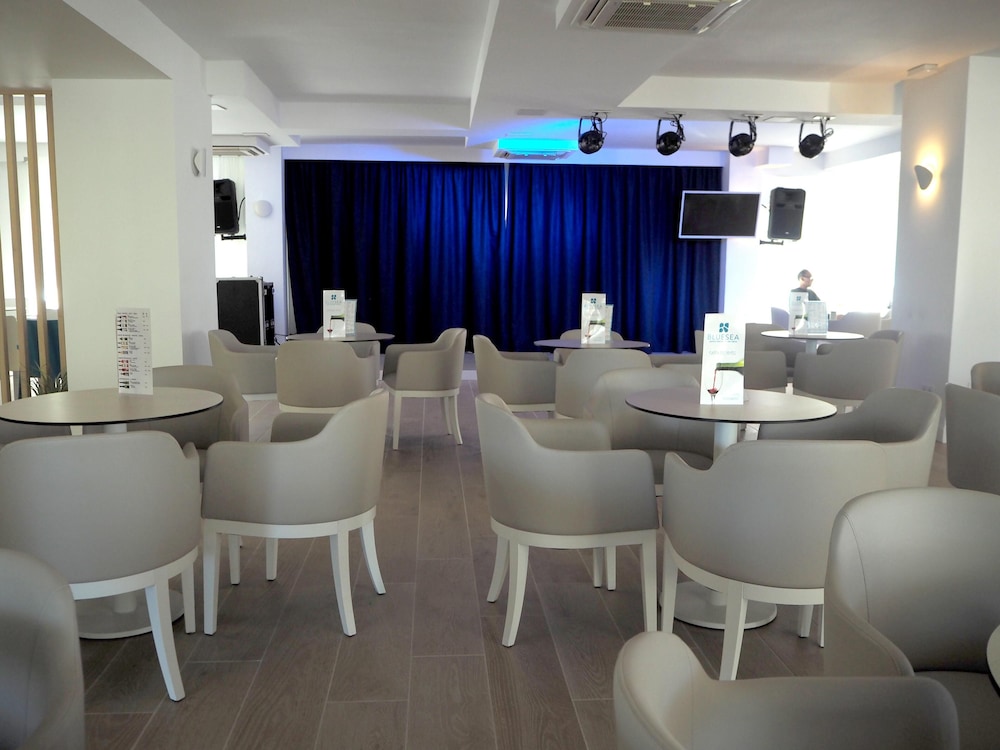BLUESEA Costa Verde — Restaurant & bars in Cala Blava, Balearic Islands