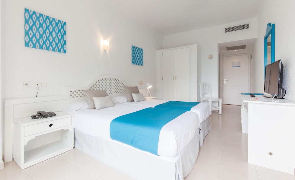BLUESEA Costa Verde — Hotel rooms in Cala Blava, Balearic Islands