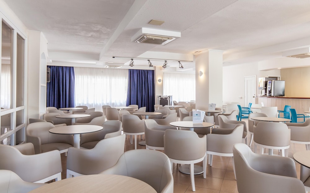 BLUESEA Costa Verde — Restaurant & bars in Cala Blava, Balearic Islands