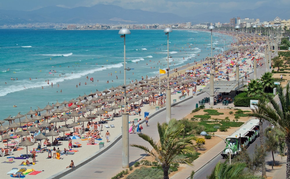 Hotel Hispania — Beach in Playa de Palma, Balearic Islands