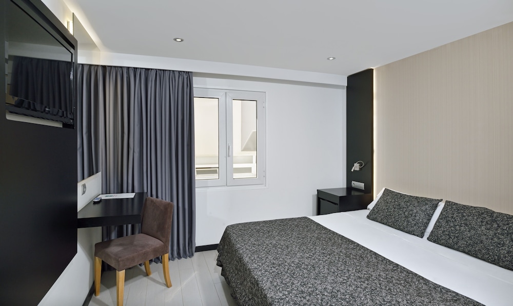 Hotel Hispania — Hotel rooms in Playa de Palma, Balearic Islands