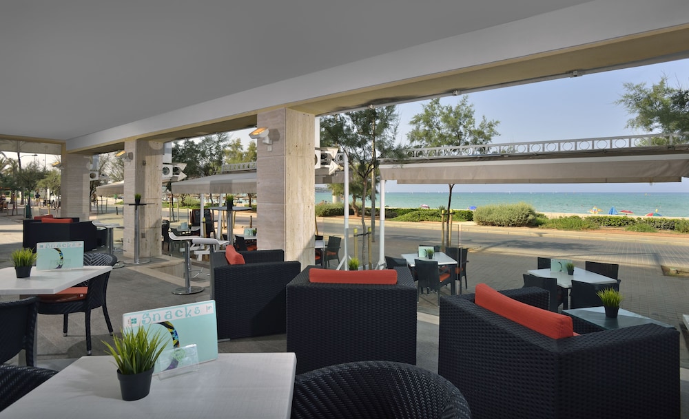 Hotel Hispania — Restaurant & bars in Playa de Palma, Balearic Islands