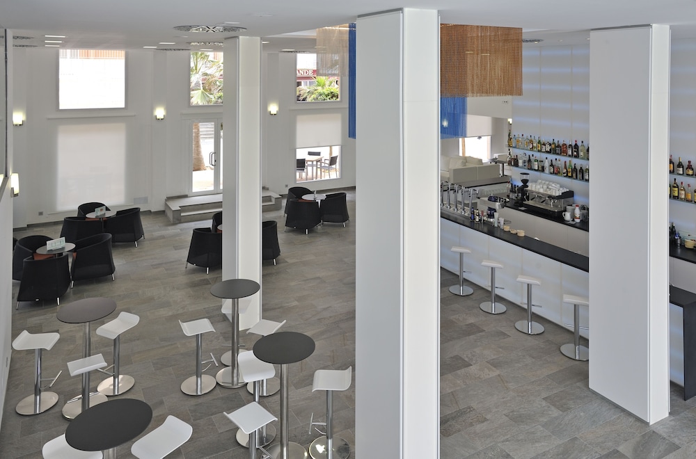 Hotel Hispania — Restaurant & bars in Playa de Palma, Balearic Islands