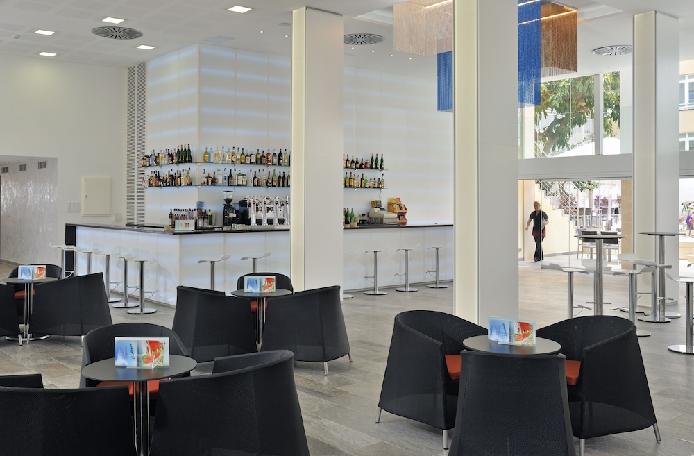 Hotel Hispania — Restaurant & bars in Playa de Palma, Balearic Islands