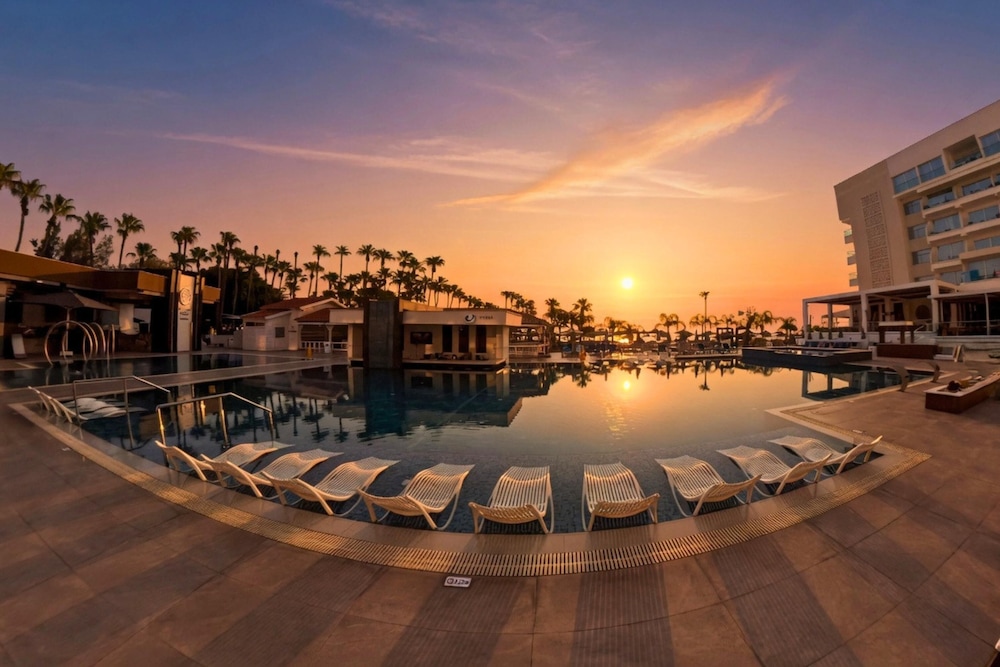 Cavo Maris Beach Hotel — Swimming pool in Protaras, Famagusta Region