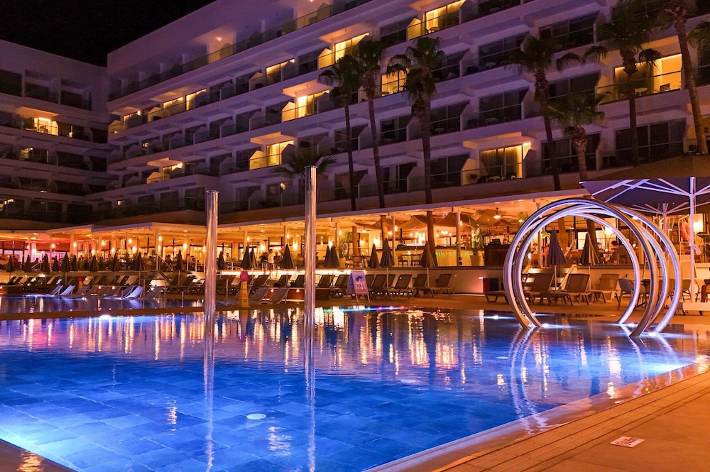 Cavo Maris Beach Hotel — Swimming pool in Protaras, Famagusta Region