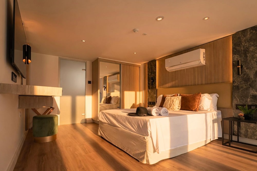 Cavo Maris Beach Hotel — Hotel rooms in Protaras, Famagusta Region