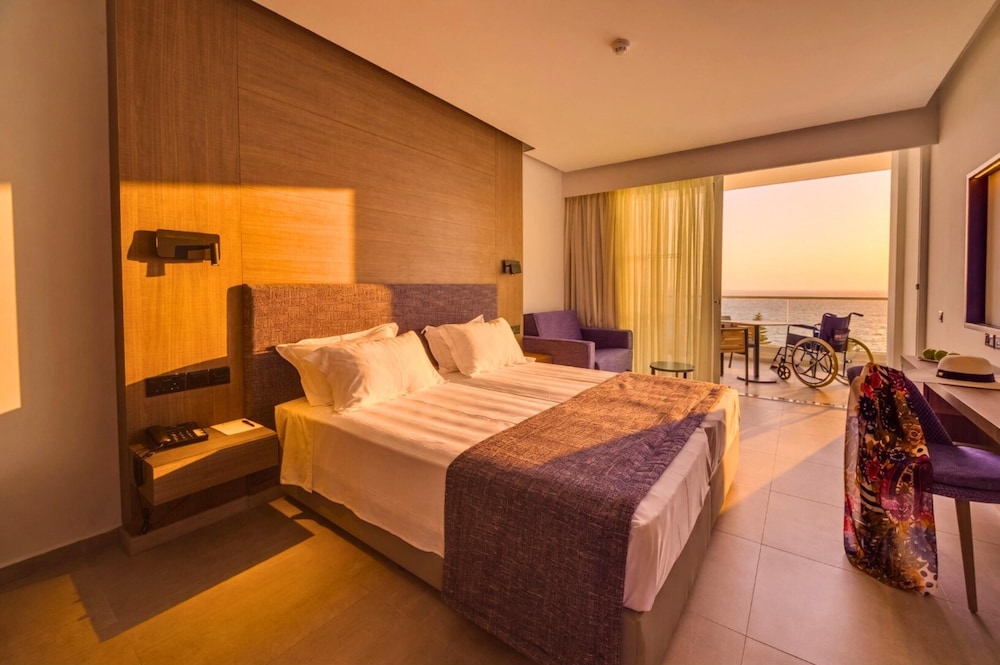 Cavo Maris Beach Hotel — Hotel rooms in Protaras, Famagusta Region