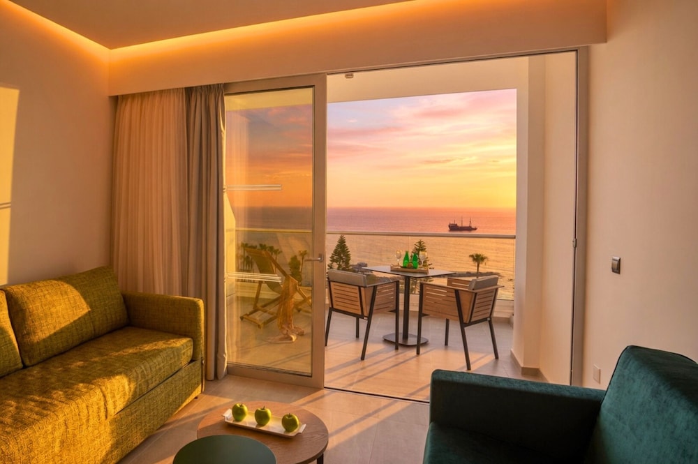 Cavo Maris Beach Hotel — Hotel rooms in Protaras, Famagusta Region