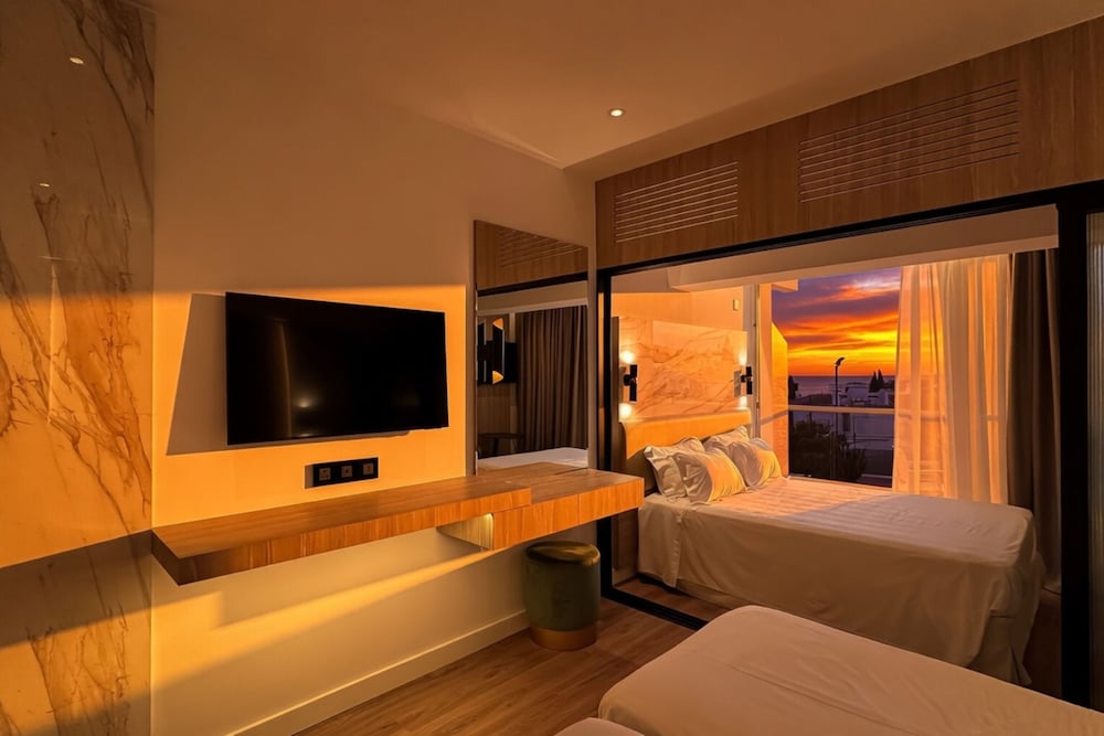 Cavo Maris Beach Hotel — Hotel rooms in Protaras, Famagusta Region