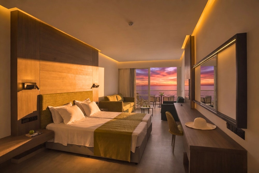 Cavo Maris Beach Hotel — Hotel rooms in Protaras, Famagusta Region