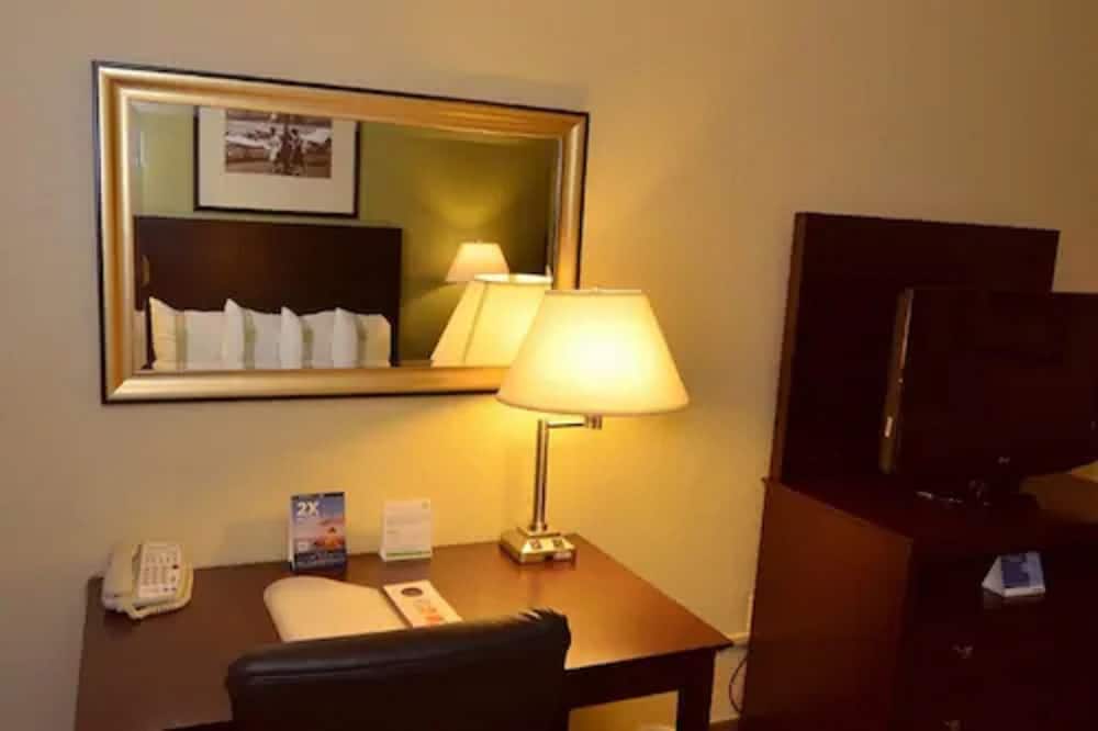Holiday Inn Fort Myers - Downtown Area by IHG — Hotel rooms in Fort Myers, Florida