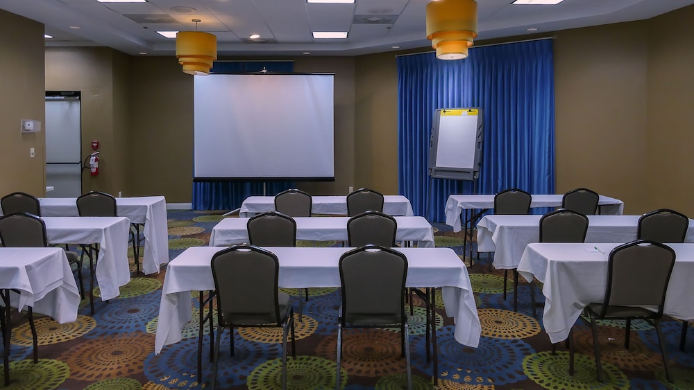 Holiday Inn Fort Myers - Downtown Area by IHG — Hotel building in Fort Myers, Florida