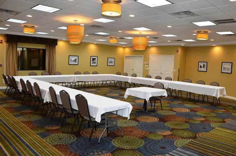 Holiday Inn Fort Myers - Downtown Area by IHG — Hotel building in Fort Myers, Florida